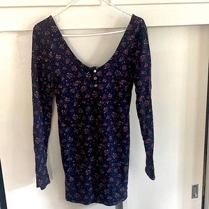 Long sleeve, scoop neck Roxy top